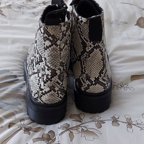 Snake skin boot - Picture 2 of 5